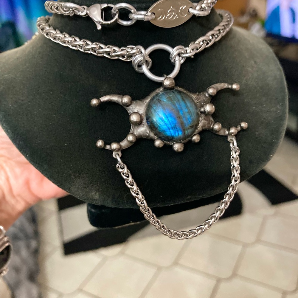 Dark blue iridescent labradorite stone triple moon charm boho goth necklace - Picture 10 of 12